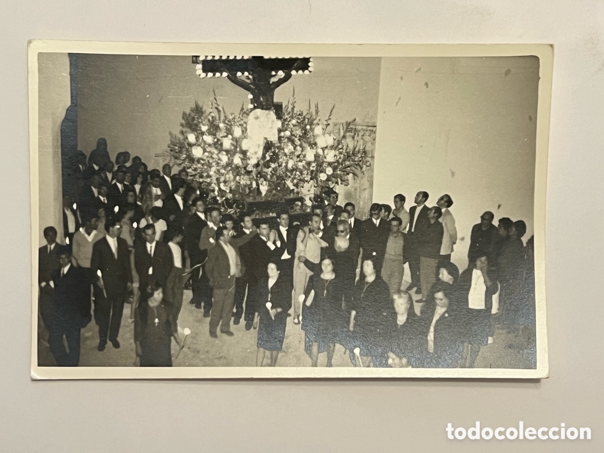 Fotografia antica: SANT&Iacute;SIMO CRISTO DEL GRAO. Semana Santa Marinera, saliendo de su iglesia (a.1968)
