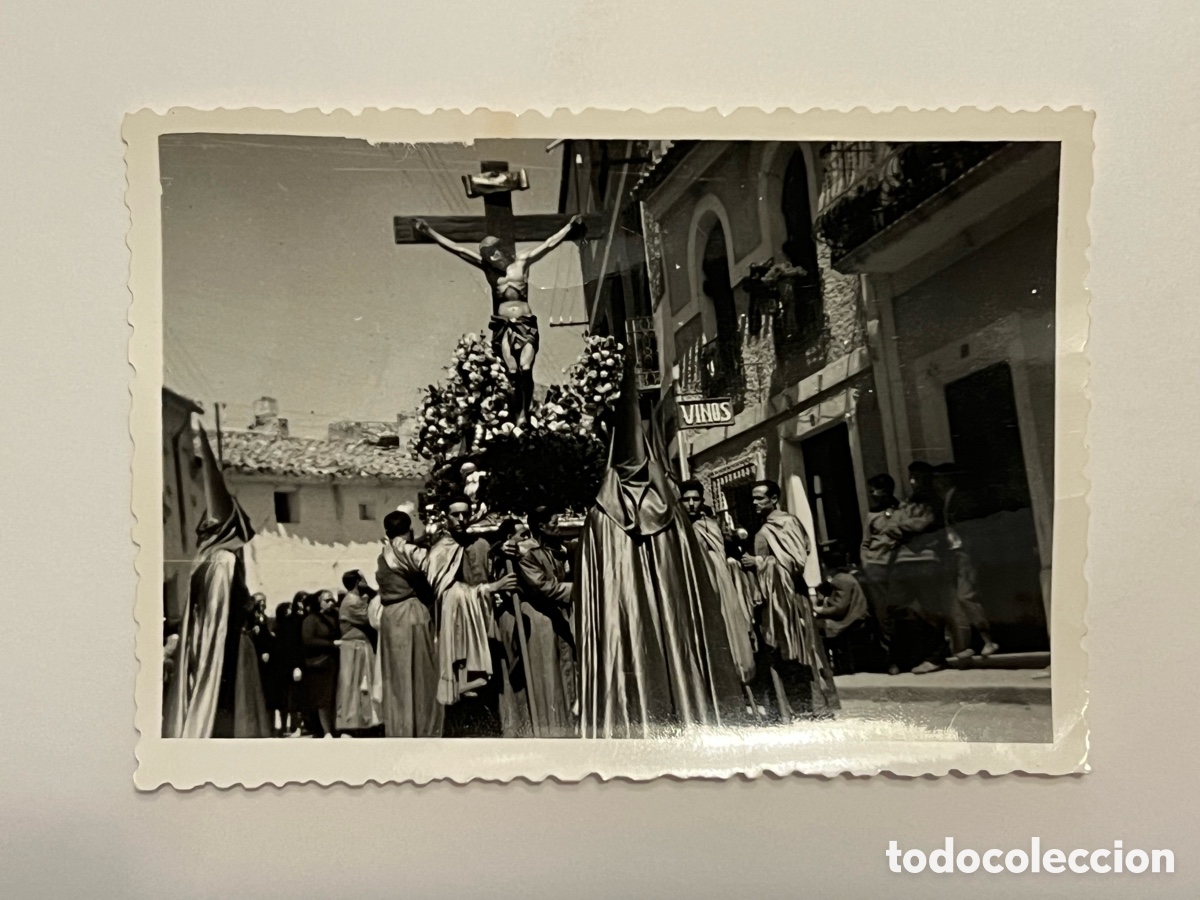 Fotograf&iacute;a antigua: SANT&Iacute;SIMO CRISTO DEL GRAO. Semana Santa Marinera, procesando por el barrio (h.1965?)