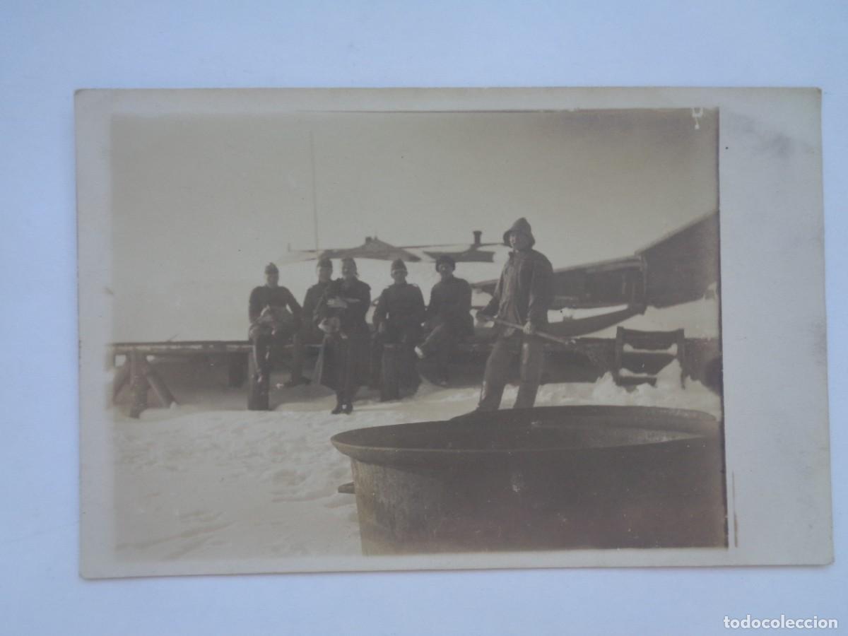 Fotograf&iacute;a antigua: FOTO DE MILITARES DEL EJERCITO DE FINLANDIA Y MARINERO CON BARCA EN LAGO HELADO, 1923
