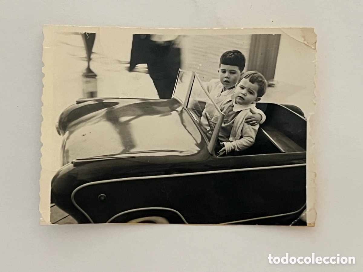 Fotograf&iacute;a antigua: MINUTEROS&hellip; Fotograf&iacute;a Ni&ntilde;os en el carrusel.. (h.1960?) Medidas: 6 x 8 cm.,