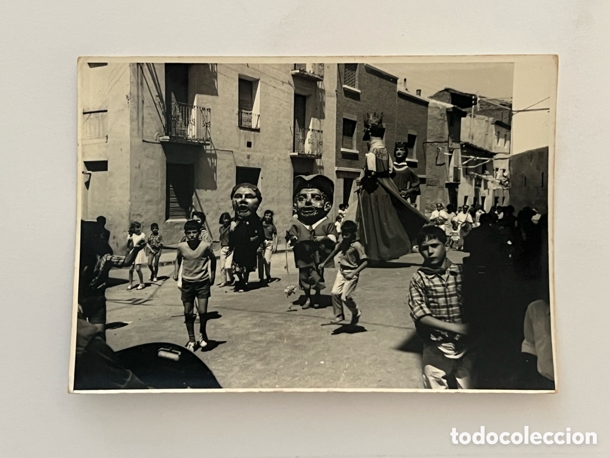 Fotograf&iacute;a antigua: LA RIOJA ? Fotograf&iacute;a GiGantes y cabezudos de Ezcaray..? (h.1960?) Medidas: 7,5 x 10,5 cm