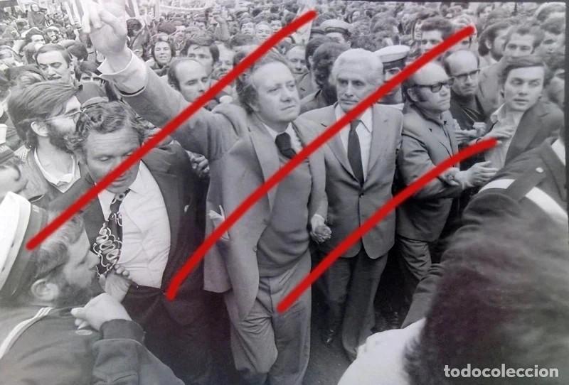 Fotograf&iacute;a antigua: Revoluci&oacute;n de los Claveles 25 de abril de 1974, Portugal &ndash; Fotograf&iacute;a hist&oacute;rica Revolu&ccedil;&atilde;o dos Cravo