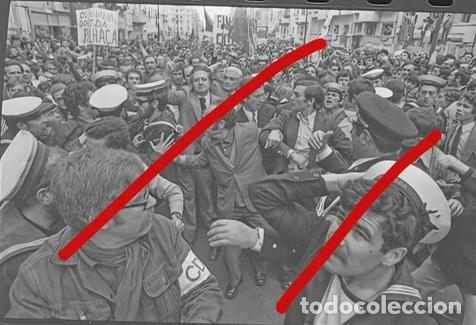 Fotograf&iacute;a antigua: Portugal 25 Abril 1974 &ndash; Revoluci&oacute;n de los Claveles / Revolu&ccedil;&atilde;o dos Cravos &ndash; Negativo Celuloide