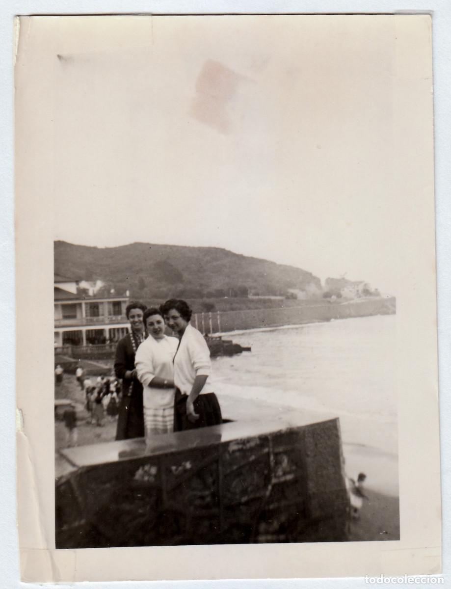 Fotograf&iacute;a antigua: Lote 4 fotos. Chicas. Vistas de Benicasim, Castell&oacute;n. A&ntilde;os 50 g aa