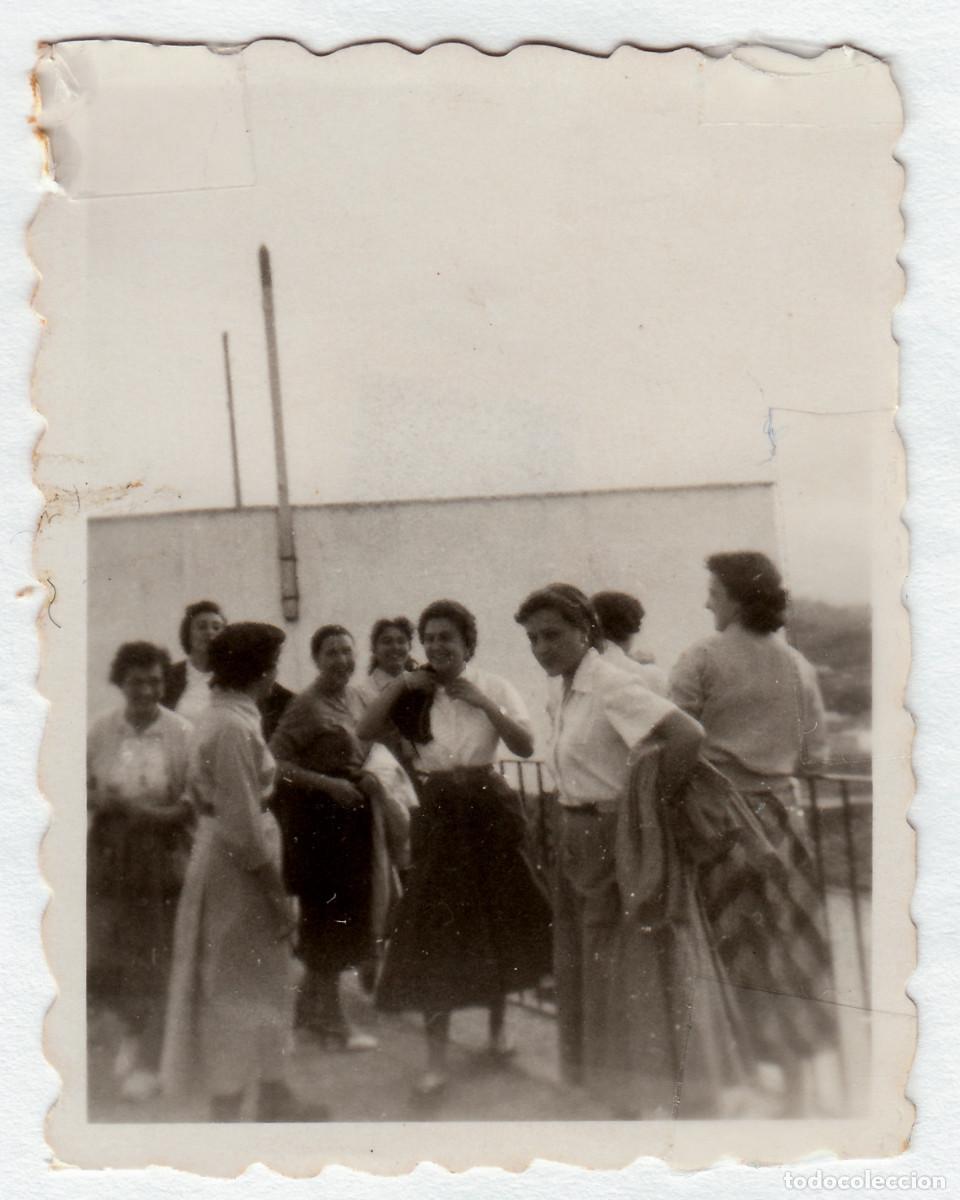 Fotograf&iacute;a antigua: Chicas. La Font d'en Carr&ograve;s, Val&egrave;ncia. A&ntilde;os 50 g aa