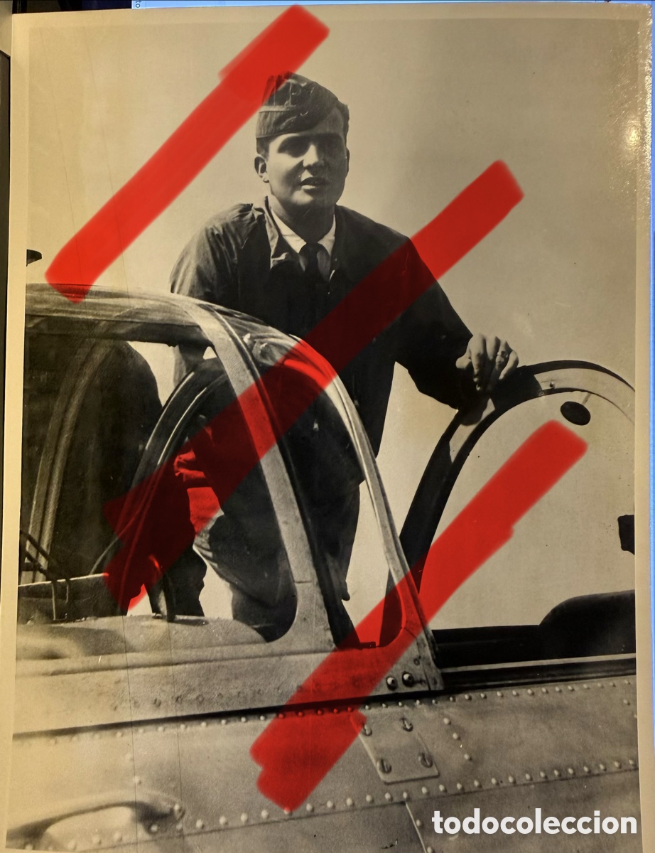 Fotograf&iacute;a antigua: Fotograf&iacute;a Original Juan Carlos de Borb&oacute;n de Joven &ndash; Piloto Militar junto a Avi&oacute;n