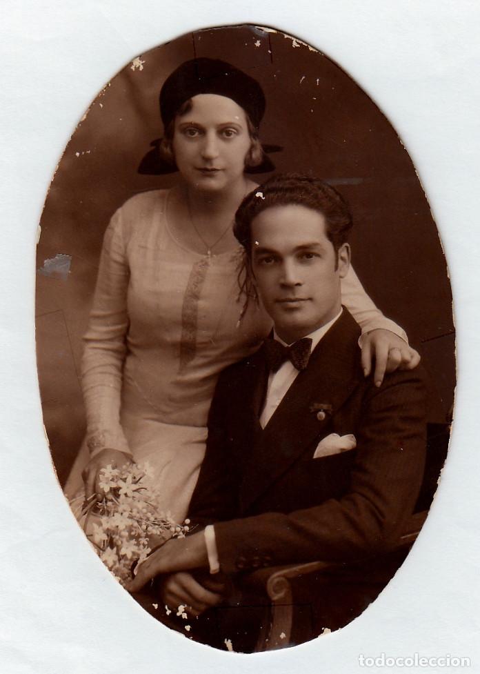Fotograf&iacute;a antigua: Pareja de novios modernos. A&ntilde;os 20-30 g aa