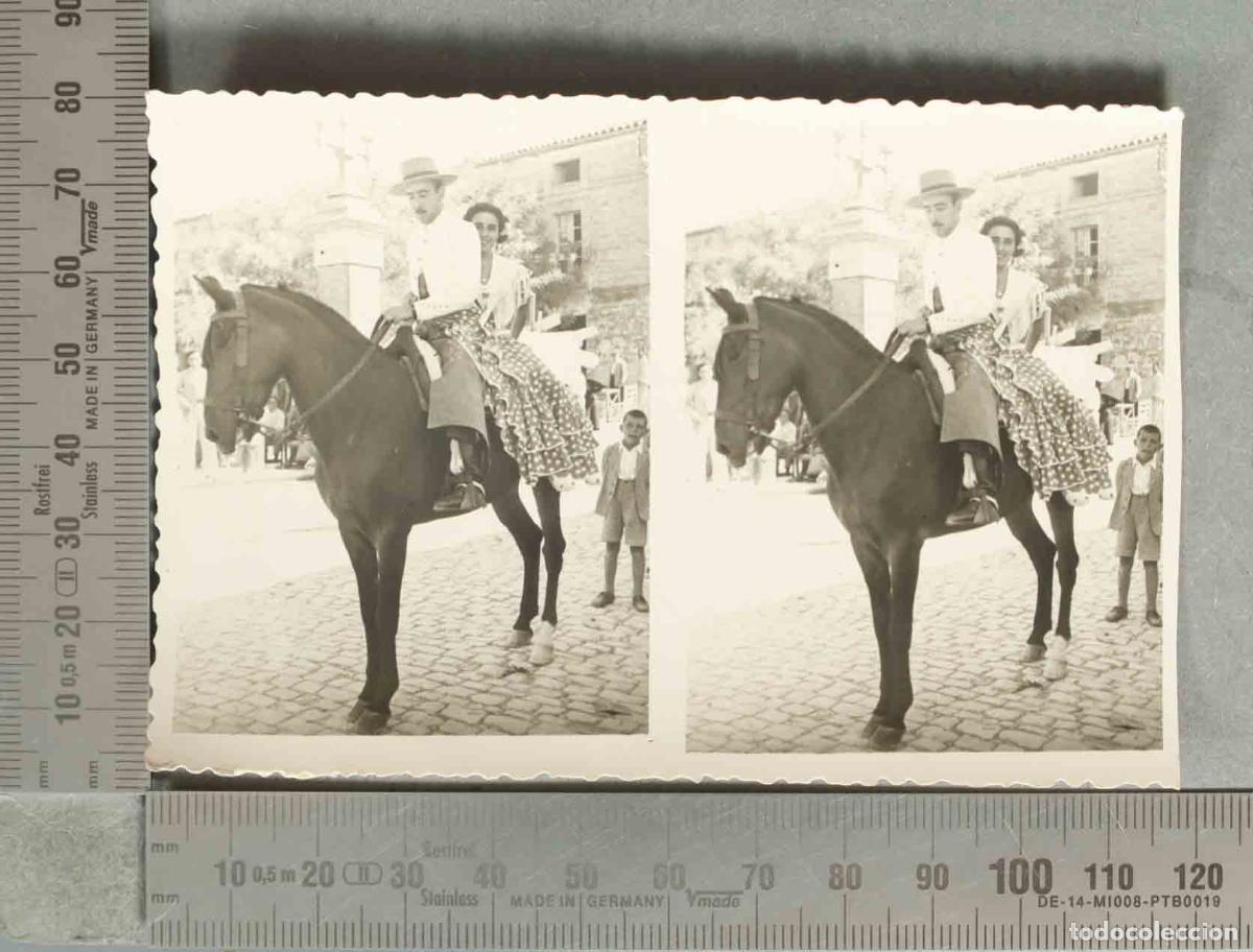 Fotograf&iacute;a antigua: FOTOGRAFIA. Pareja a caballo - PUEBLO ANDALUZ hacia 1940