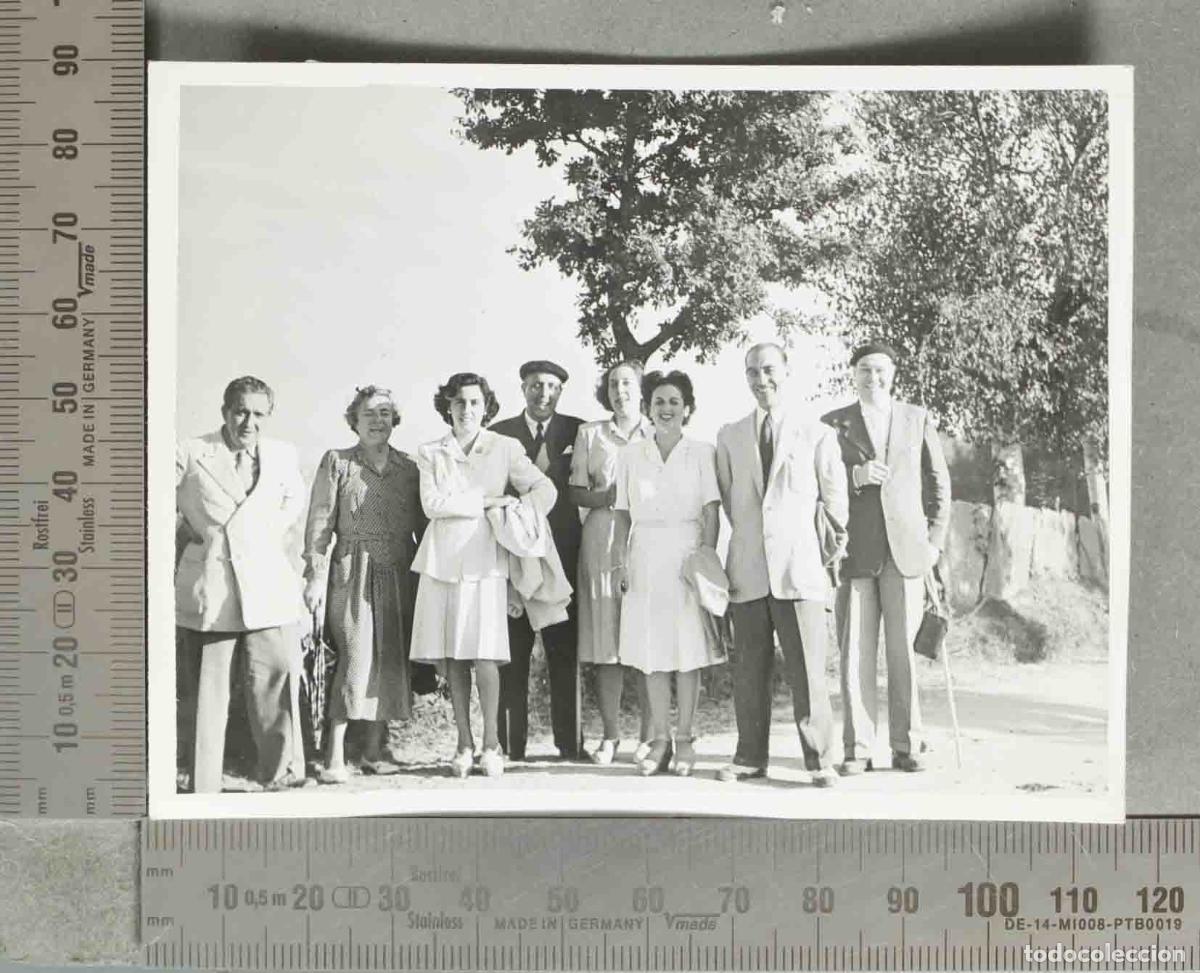 Fotograf&iacute;a antigua: FOTOGRAFIA. Familia de excursion en campo hacia 1940