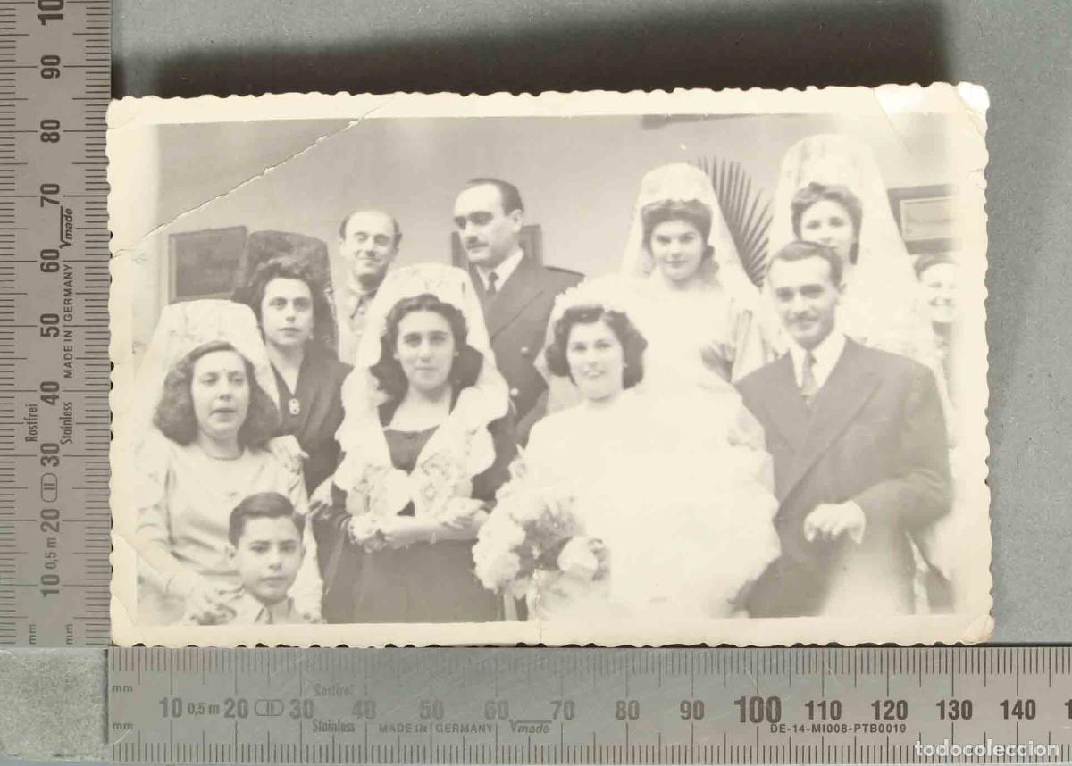 Fotograf&iacute;a antigua: FOTOGRAFIA. Boda tradicional - Novios e invitados con mantilla y peineta. HOTEL hacia 1940