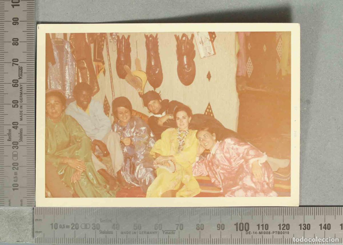 Fotograf&iacute;a antigua: FOTOGRAFIA. EN UNA JAIMA DISFRAZADOS. HACIA 1960