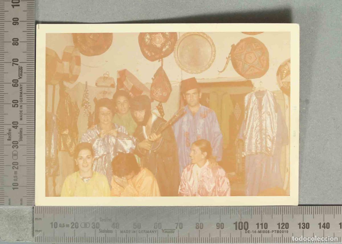 Fotograf&iacute;a antigua: FOTOGRAFIA. EN UNA JAIMA DISFRAZADOS. HACIA 1960