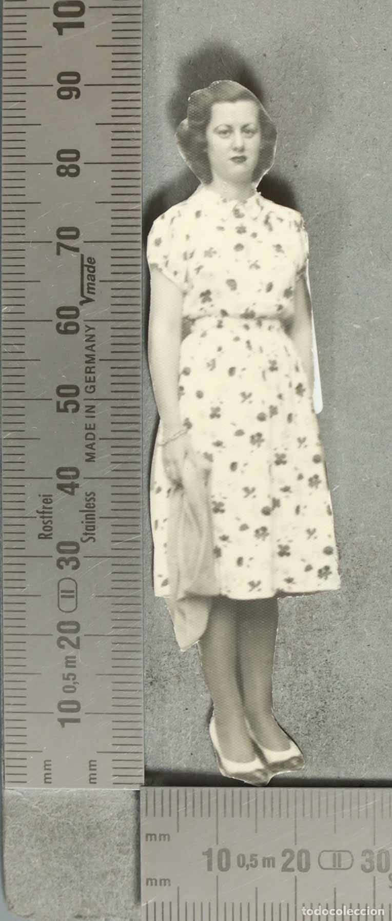 Fotograf&iacute;a antigua: FOTOGRAFIA. Retrato de mujer RECORTADO - Vestido estampado floral hacia 1940