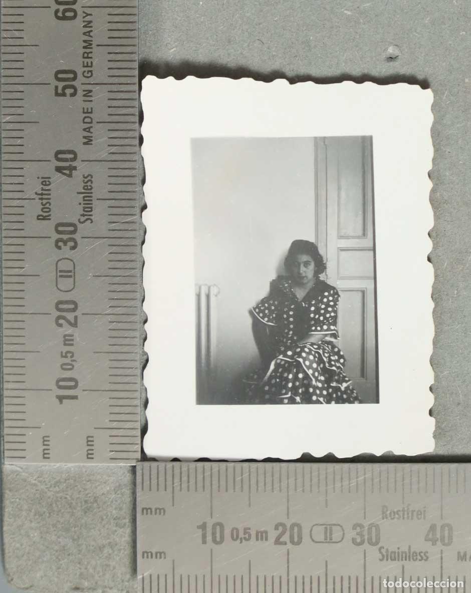 Fotograf&iacute;a antigua: FOTOGRAFIA. MUJER JOVEN CON TRAJE ANDALUZ hacia 1940