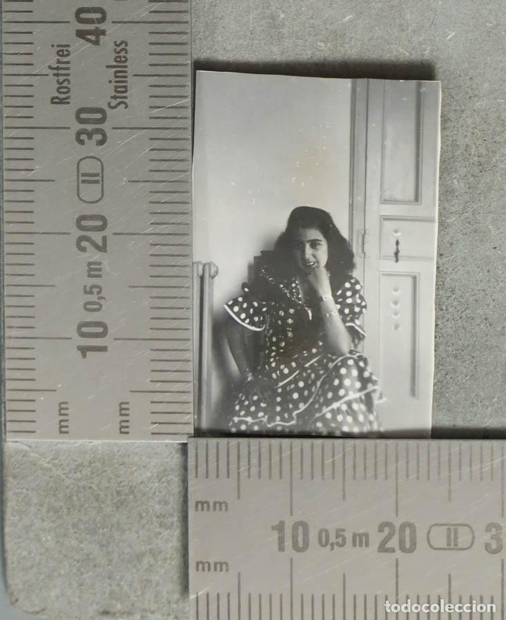 Fotograf&iacute;a antigua: FOTOGRAFIA. MUJER JOVEN CON TRAJE ANDALUZ hacia 1940