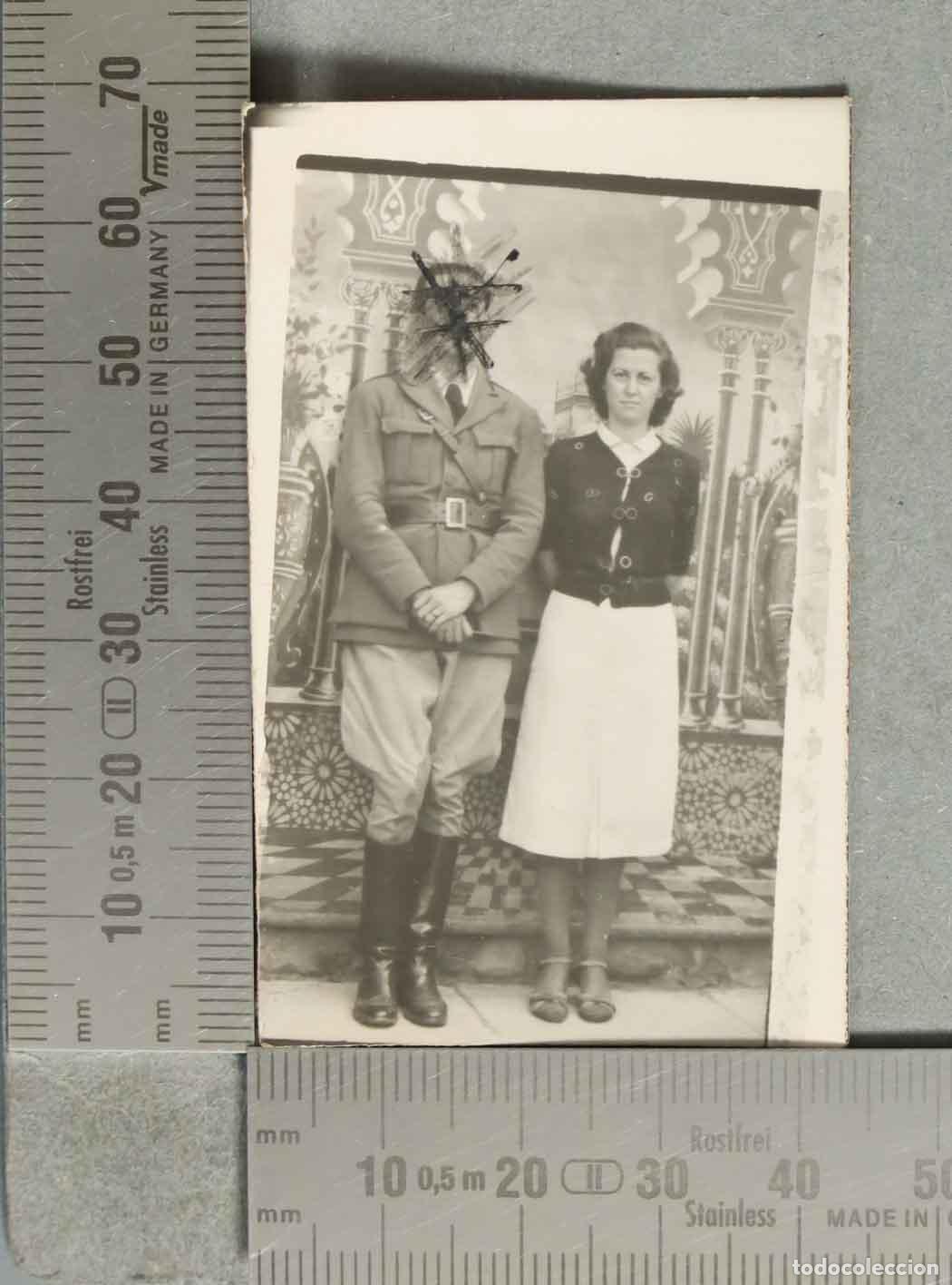 Fotograf&iacute;a antigua: Militar del ej&eacute;rcito espa&ntilde;ol y mujer . hacia 1930