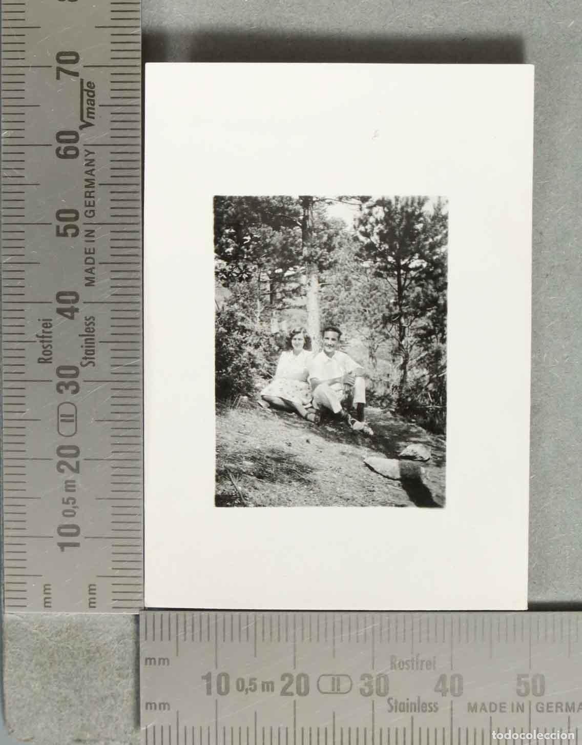 Fotograf&iacute;a antigua: Pareja joven en cercedilla. 1943