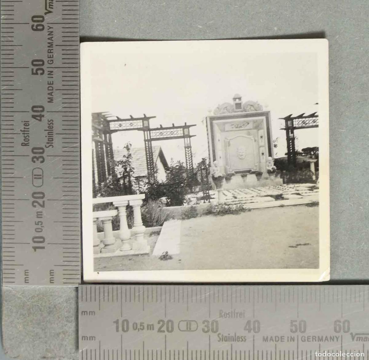 Fotografia antica: FOTOGRAFIA. JARDIN CON FUENTE. hacia 1930