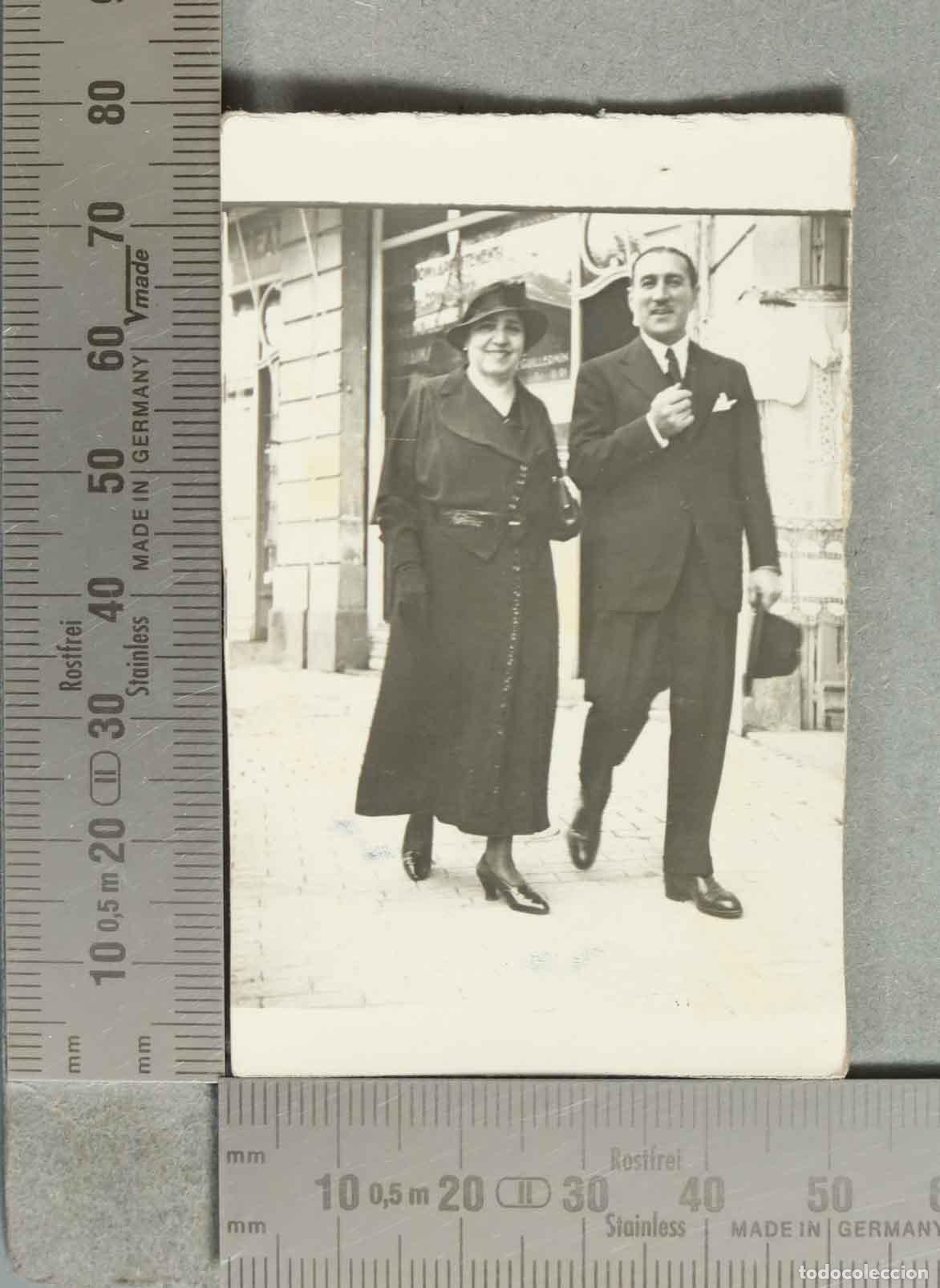 Fotografia antica: FOTOGRAFIA. Pareja paseando HACIA 1930