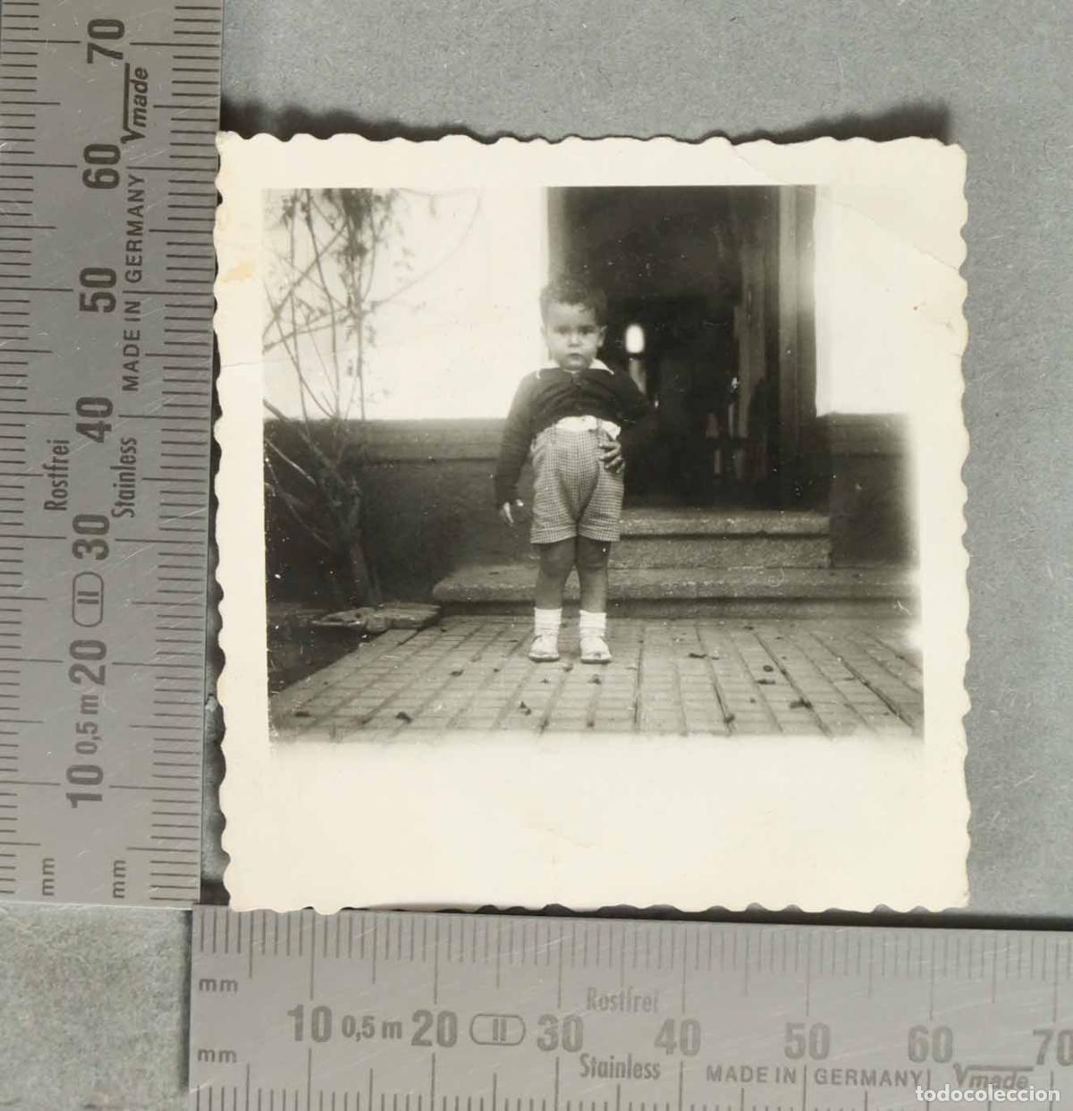 Fotografia antica: FOTOGRAFIA. ni&ntilde;o con pantalones cortos hacia 1940
