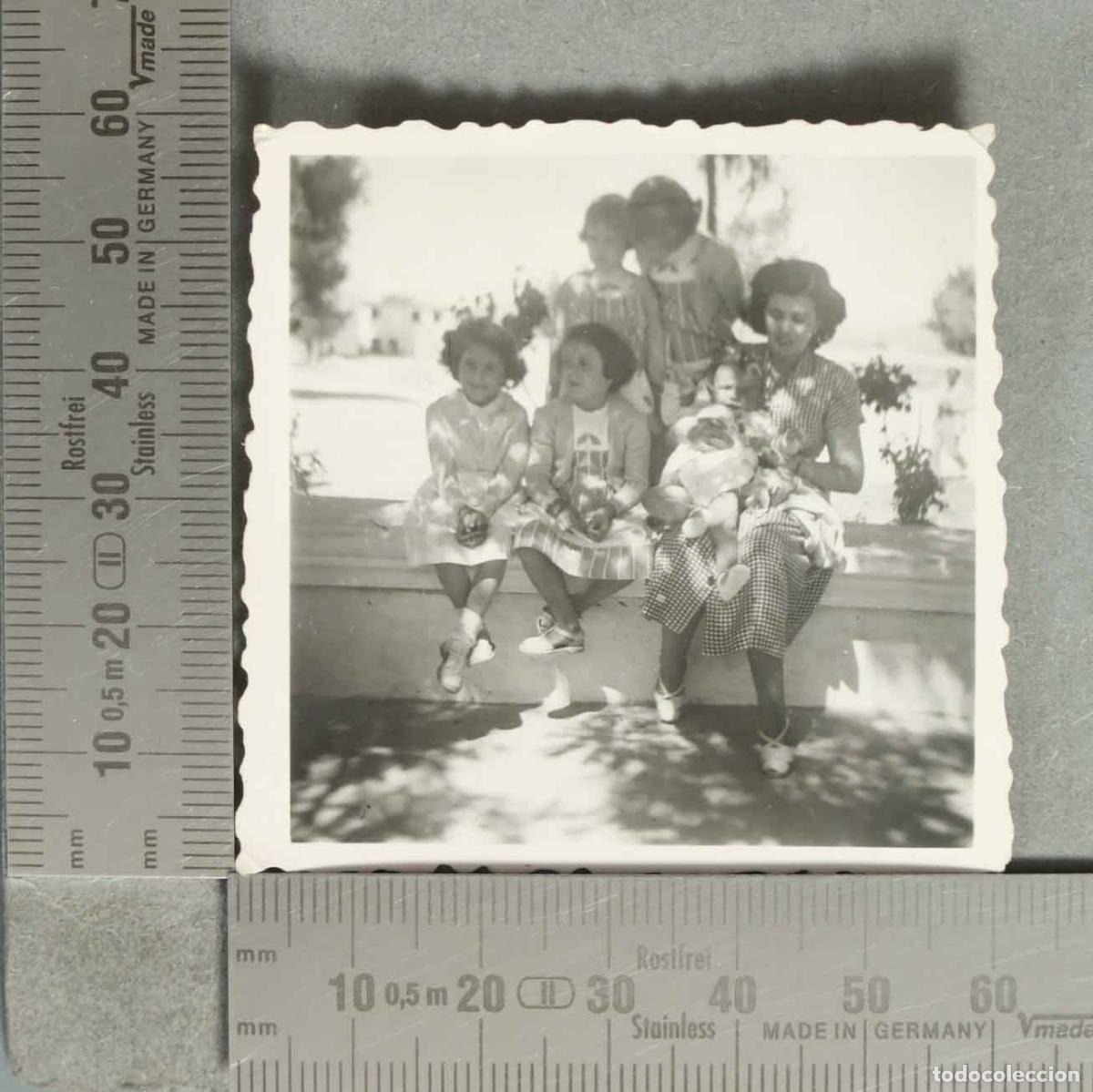 Fotografia antica: FOTOGRAFIA. Familia con ni&ntilde;os y beb&eacute; hacia 1940