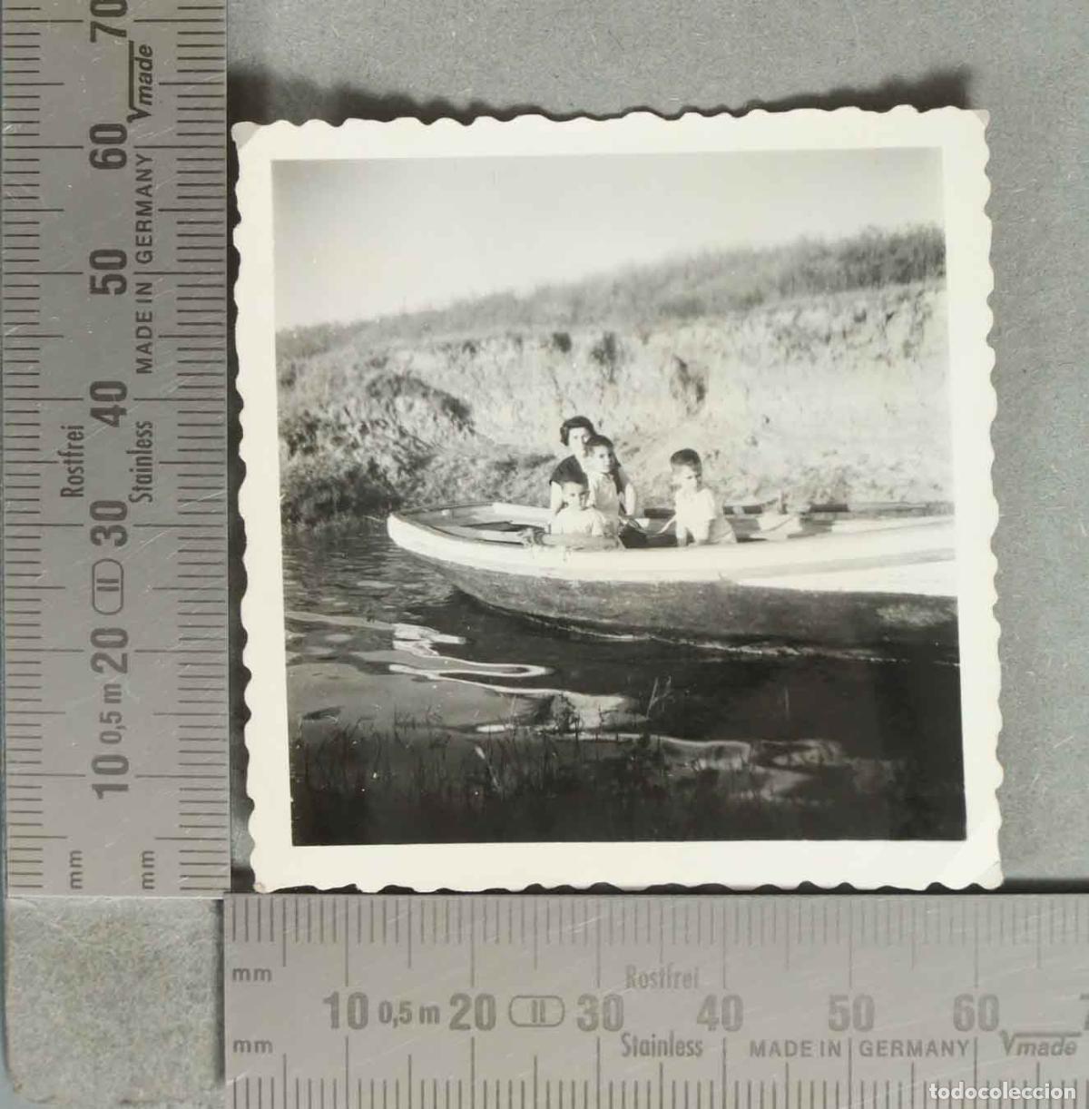 Fotografia antica: FOTOGRAFIA. Paseo en barca - Familia hacia 1940
