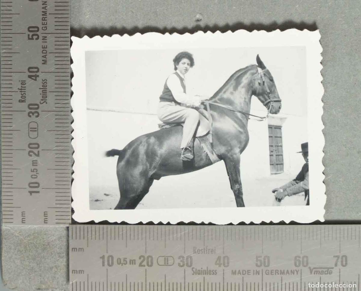 Fotografia antica: FOTOGRAFIA Mujer a caballo - EQUITACION. DOMA. hacia 1940
