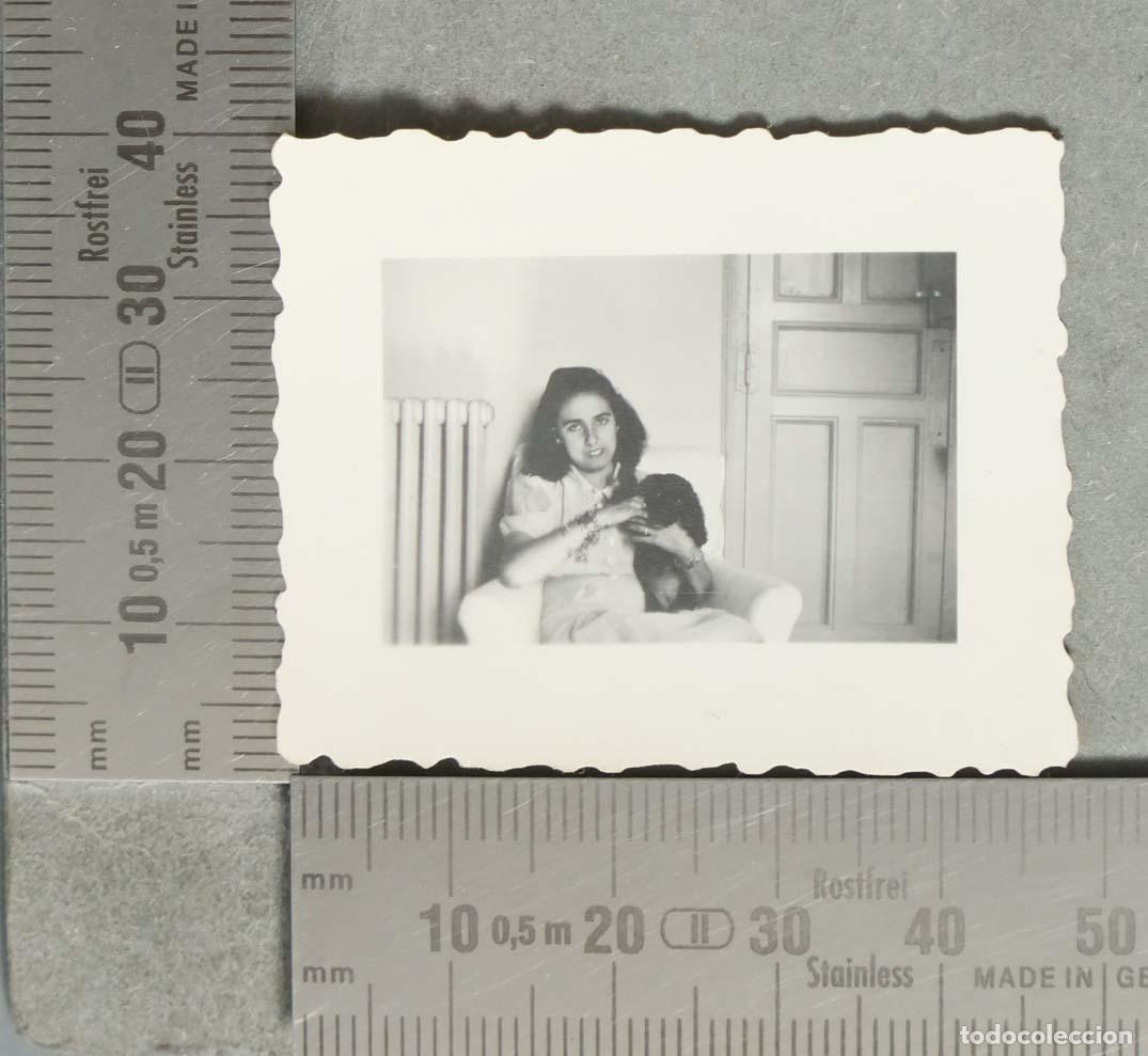 Fotograf&iacute;a antigua: FOTOGRAFIA MUJER JOVEN CON PERRO hacia 1940
