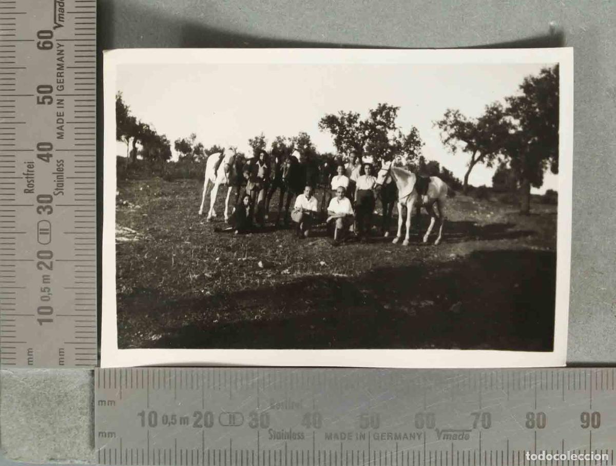 Fotografia antica: FOTOGRAFIA Excursi&oacute;n en la dehesa con caballos hacia 1940