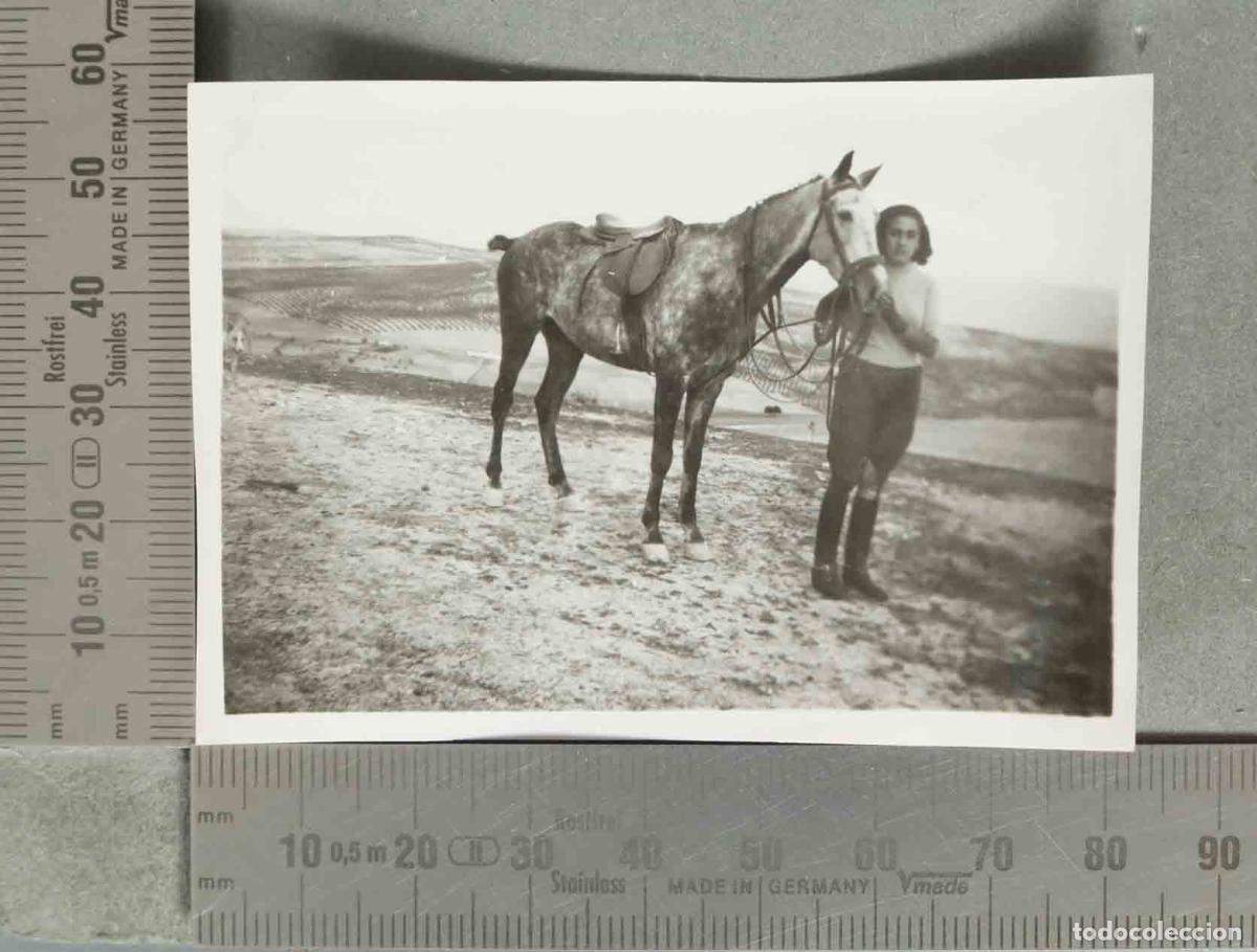 Fotograf&iacute;a antigua: FOTOGRAFIA Mujer con caballo - hacia 1940