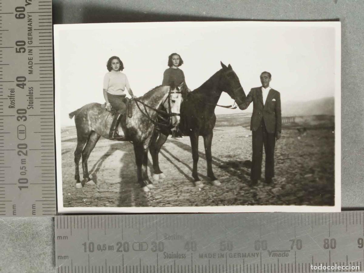 Fotograf&iacute;a antigua: FOTOGRAFIA MUJERES A CABALLO. hacia 1940