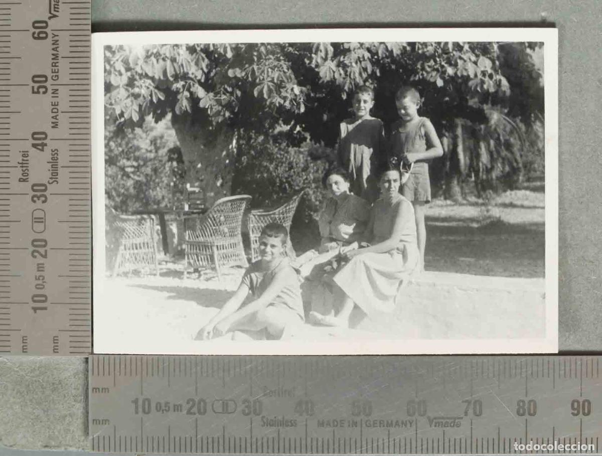Fotograf&iacute;a antigua: FOTOGRAFIA FAMILIA EN JARDIN hacia 1940