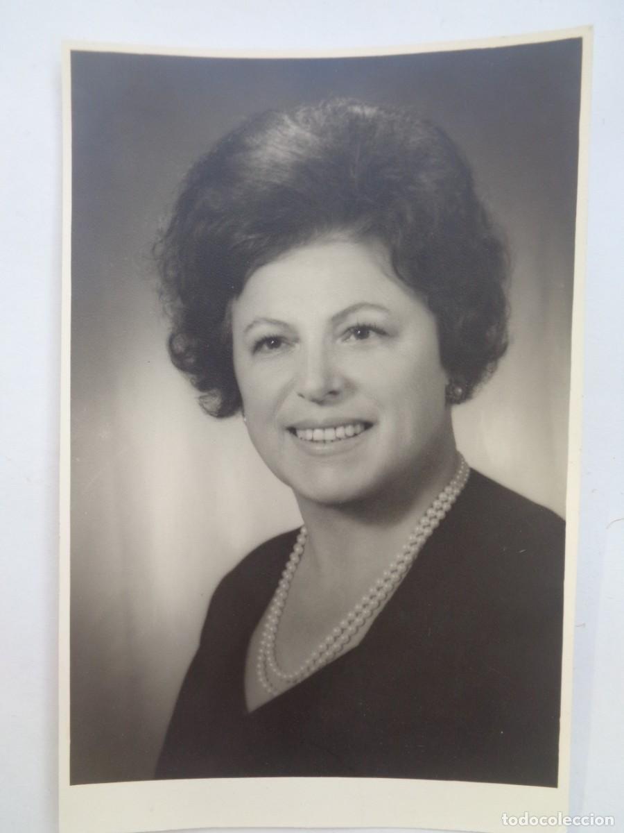 Fotograf&iacute;a antigua: PRECIOSA FOTO DE ESTUDIO DE SE&Ntilde;ORA CON COLLAR DE PERLAS , 1970