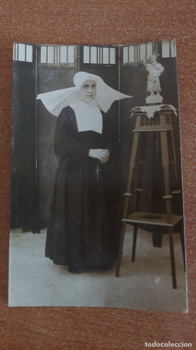Fotograf&iacute;a antigua: Foto postal Monja religiosa