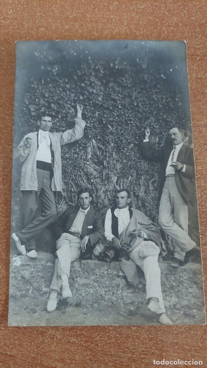 Fotograf&iacute;a antigua: Foto postal paisanos labriegos