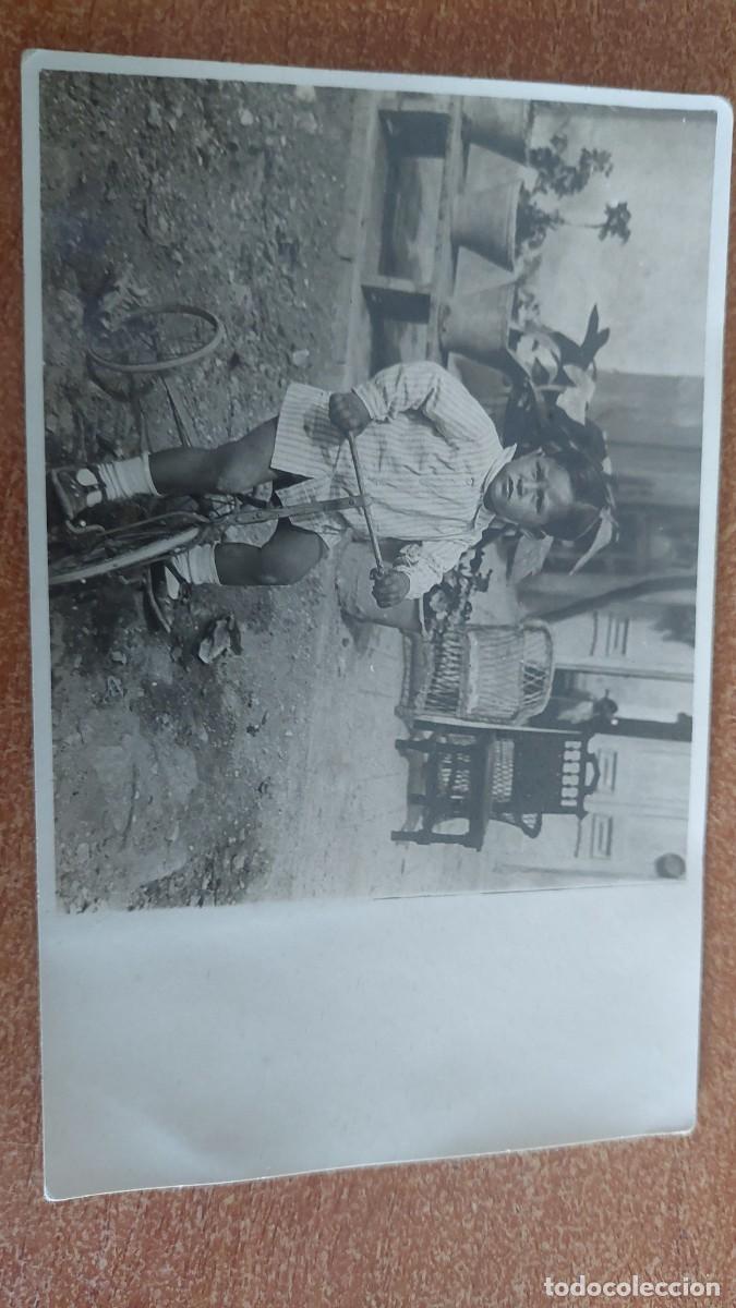 Fotograf&iacute;a antigua: Foto postal Ni&ntilde;o con triciclo