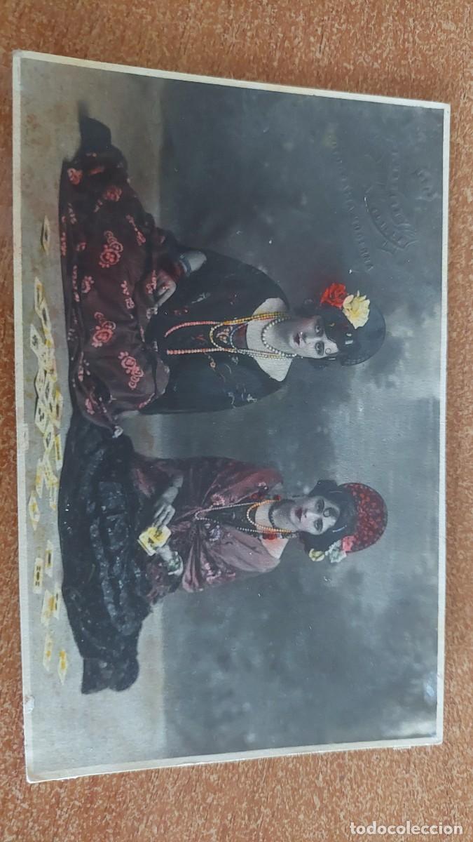 Fotograf&iacute;a antigua: Foto postal 2 flamencas echando las cartas de Tarot J.Martin Melilla