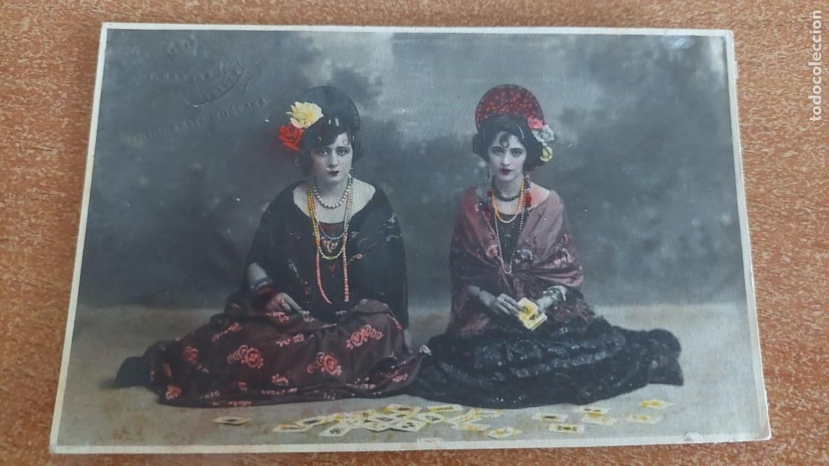 Fotografia antica: Foto postal 2 flamencas gitanas echando las cartas de Tarot J.Martin Melilla