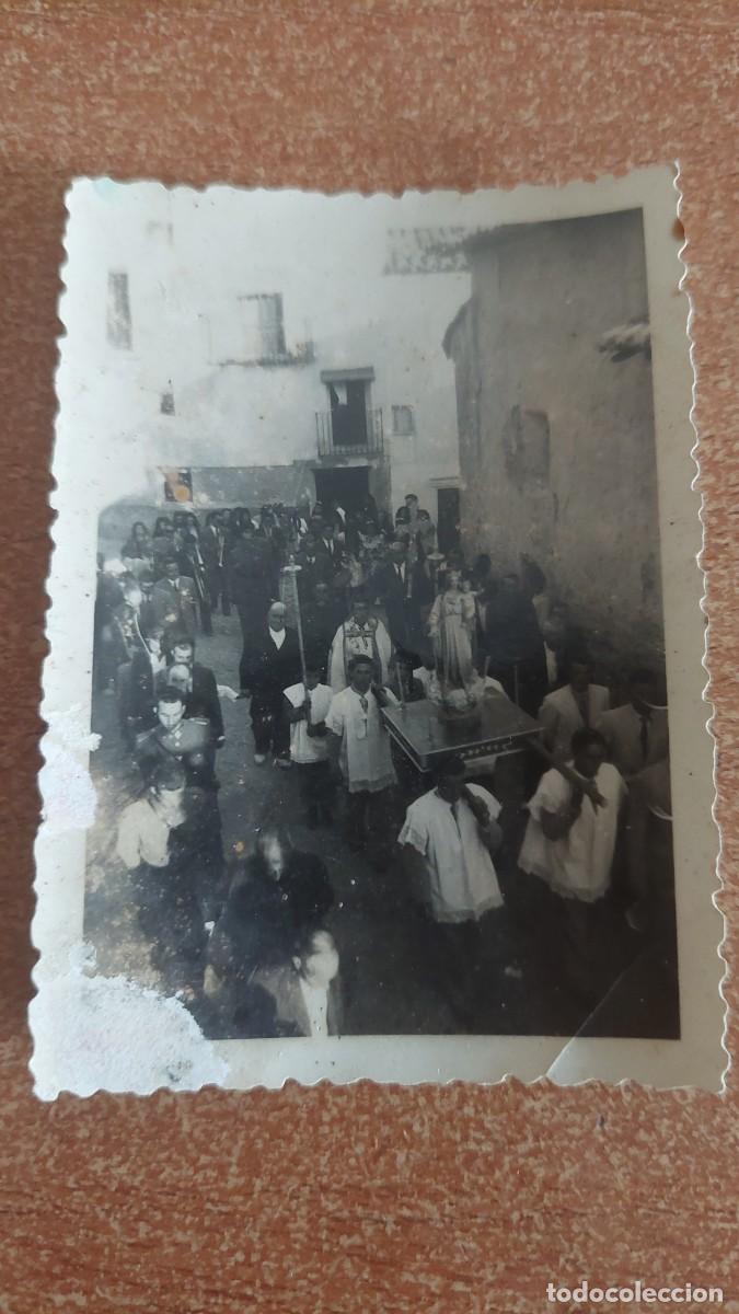 Fotograf&iacute;a antigua: Foto procesi&oacute;n en pueblo