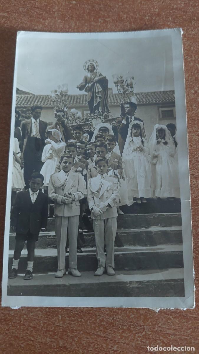 Alte Fotografie: Foto postal ni&ntilde;os en comuni&oacute;n con procesi&oacute;n