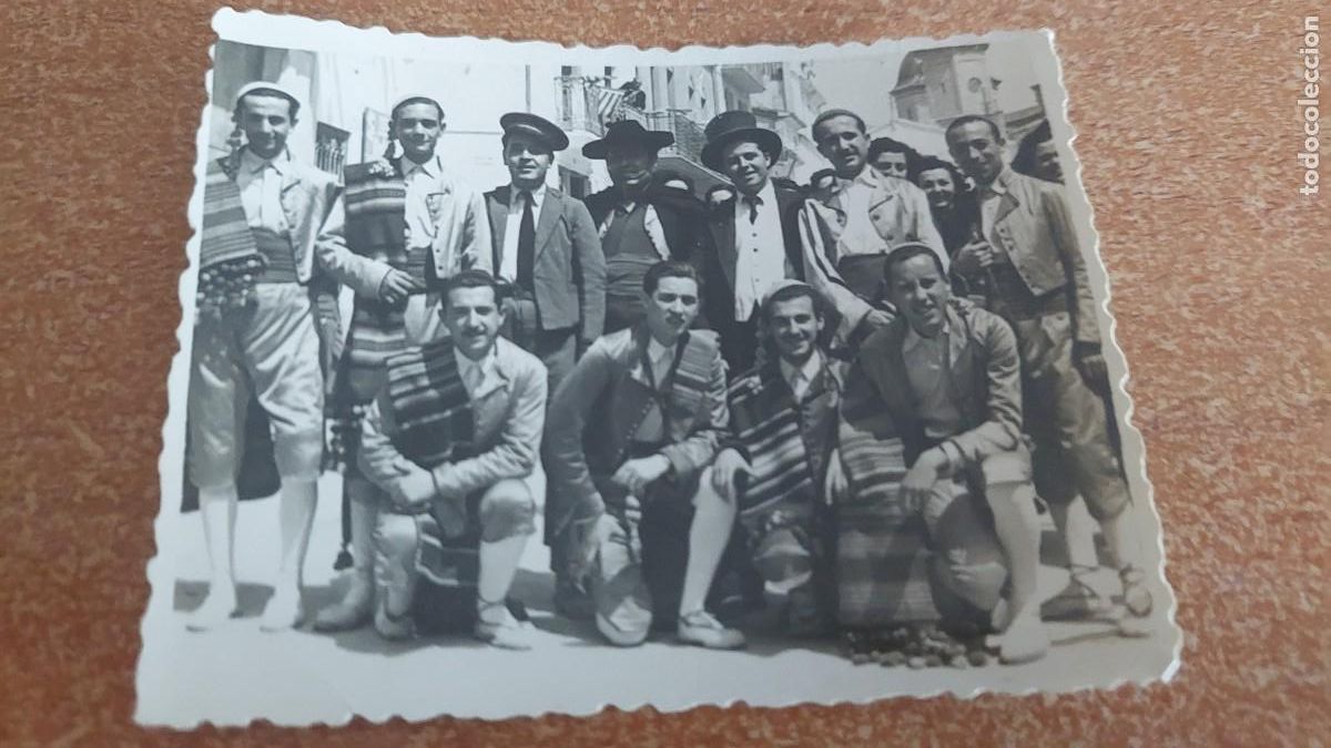 Fotograf&iacute;a antigua: Foto hombres en fallas