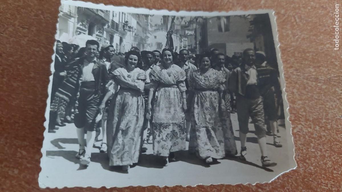 Fotograf&iacute;a antigua: Foto mujeres en fallas