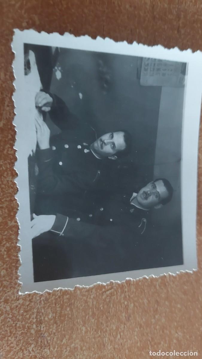 Fotograf&iacute;a antigua: Foto de militares o conserjes