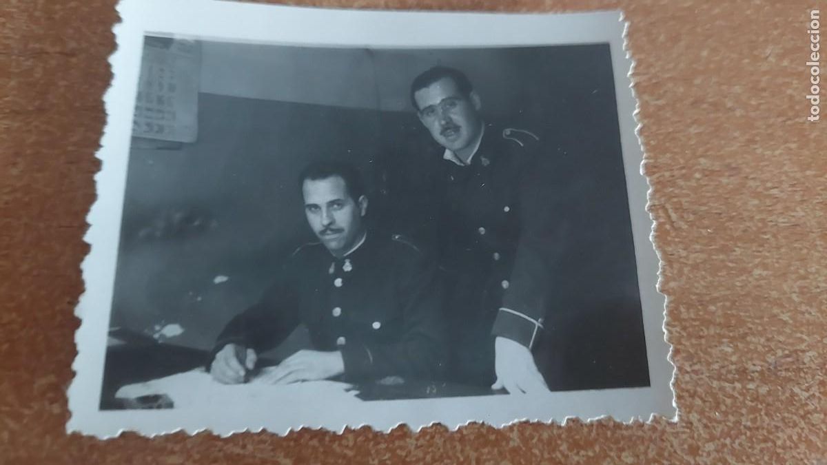 Fotograf&iacute;a antigua: Foto de militares o conserjes