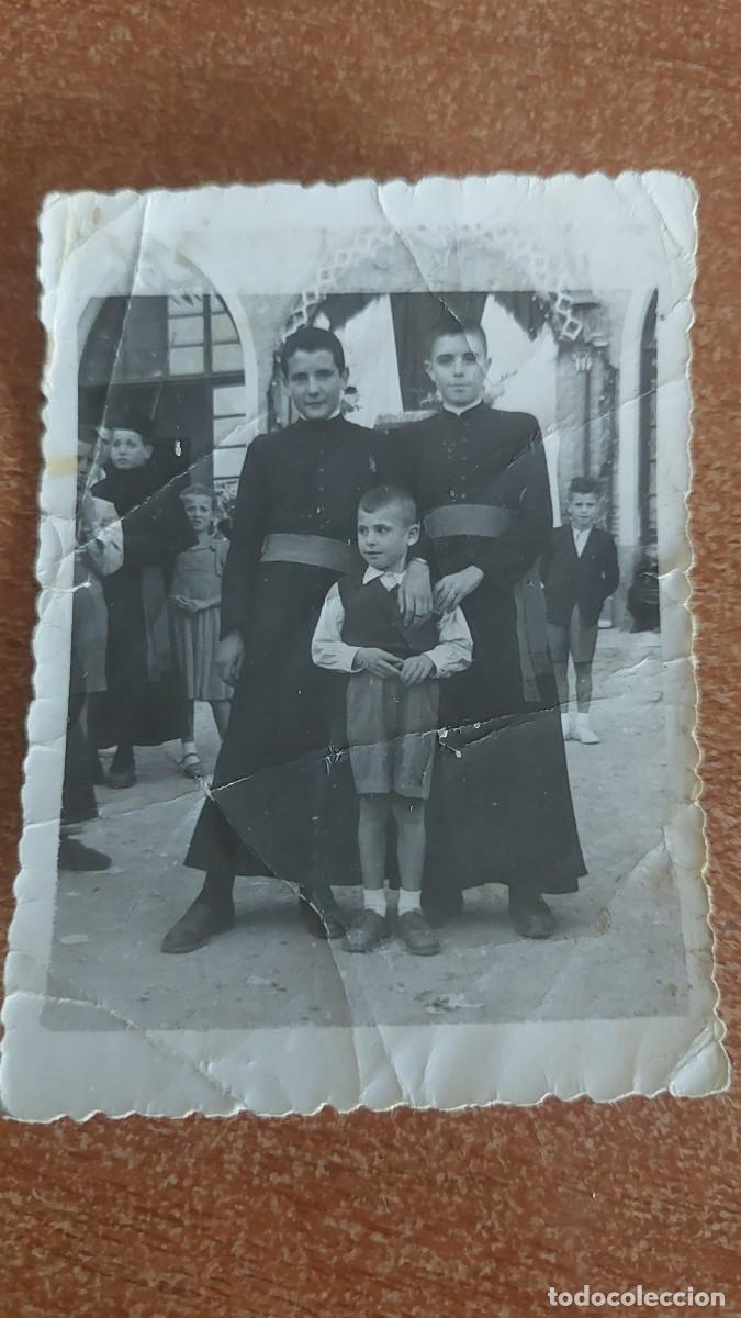 Fotograf&iacute;a antigua: Foto de ni&ntilde;os monaguillos