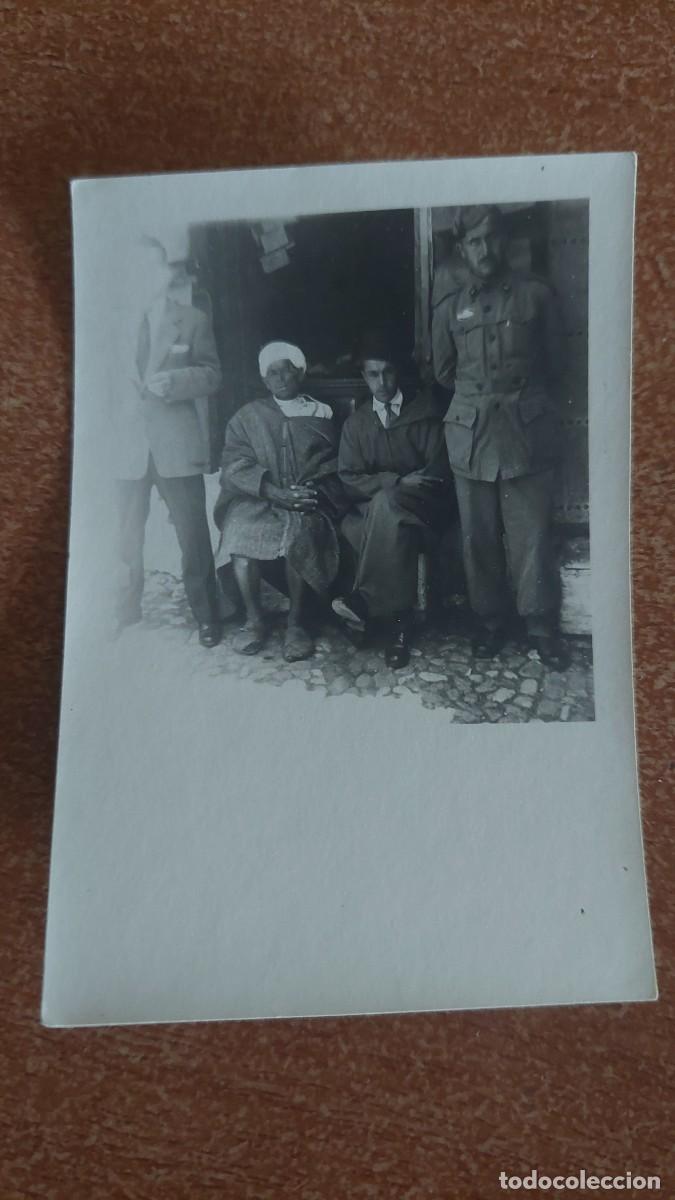 Fotograf&iacute;a antigua: Foto soldado de blindados en Marruecos