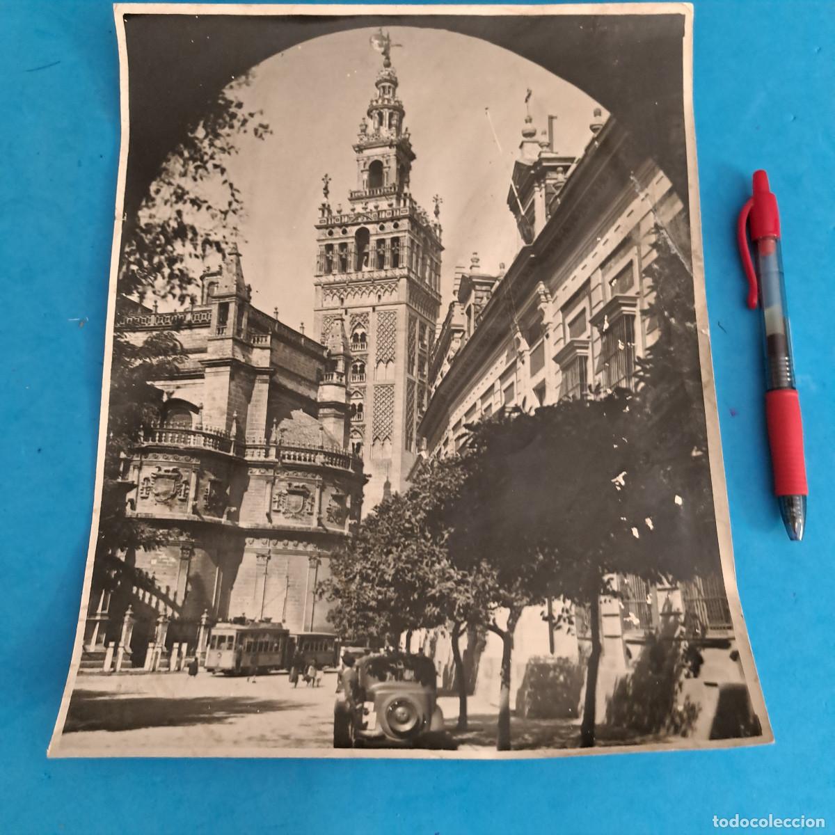 Fotograf&iacute;a antigua: LA GIRALDA Y LA CATEDRAL - SEVILLA - FOTOGRAF&Iacute;A ANTIGUA - A&Ntilde;OS 30 - TAMA&Ntilde;O GRANDE 28,5 x 23 cms.
