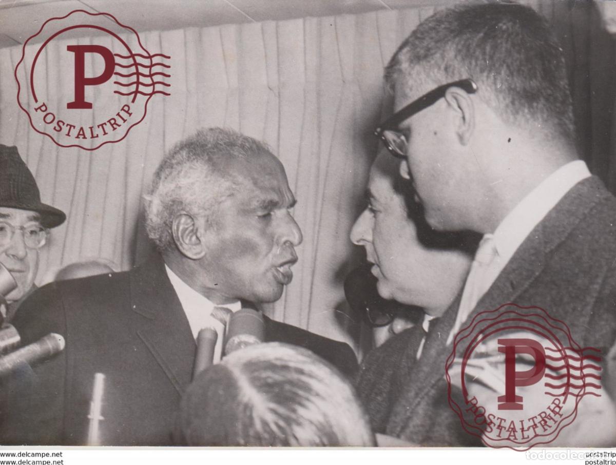 Fotografia antiga: M KRISHNA MENON EN COLERE NEW YORK POUR LINTERVENTION INDIENNE A GOR INDIA