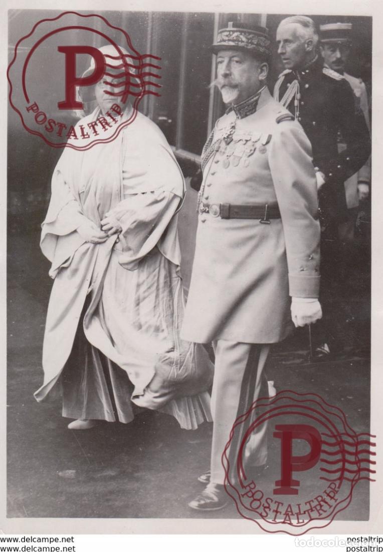 Antique Photography: NEDERLAND LA REINE WILHELMINE DE HOLLANDE QUITTE LELUSEE APRES VISITE PRESIDENT DOUMER GENERAL BR