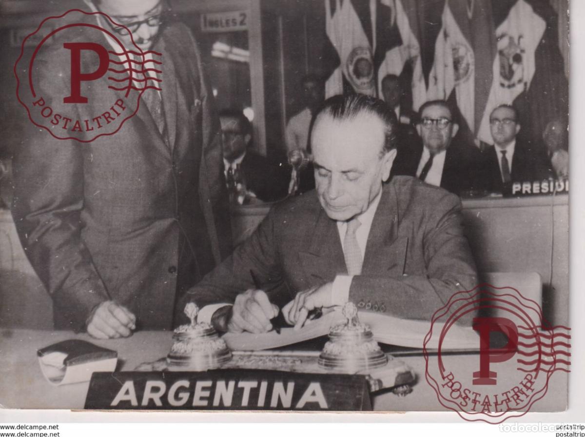 Antique Photography: LA CRISE ARGENTINE ARGENTINA EXCLUSI&Oacute;N DE CUBA ETATS AM&Eacute;RICAINS FRONDIZI ET LARM&Eacute;E M MIGUEL ANGEL C